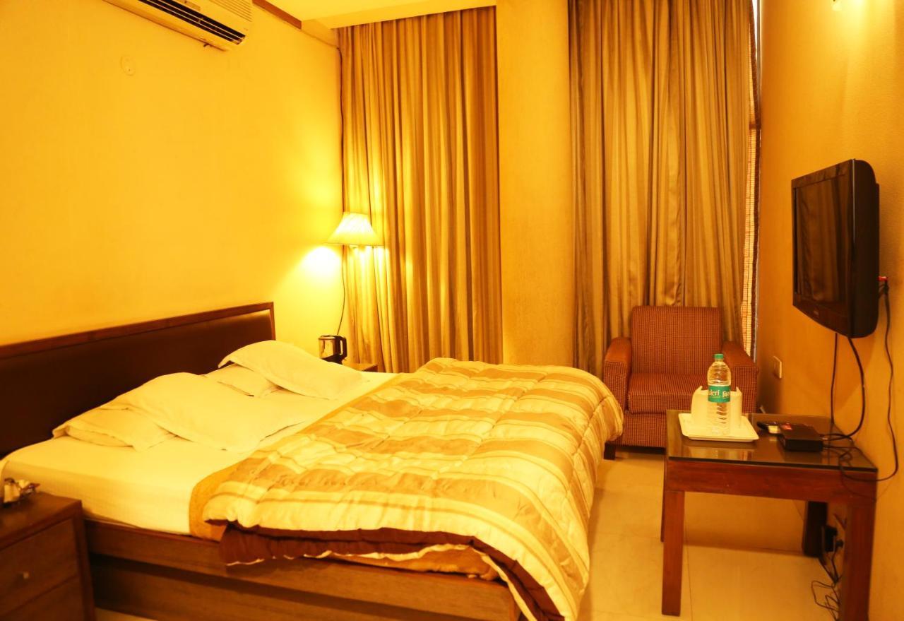 Hotel H26 Chandigarh Exterior photo